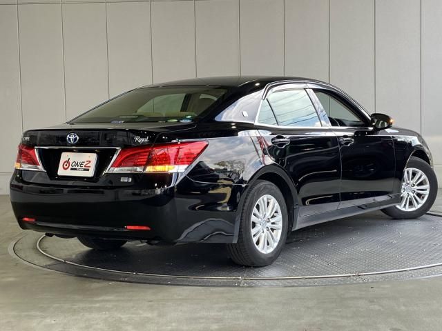 CROWN sedan hybrid