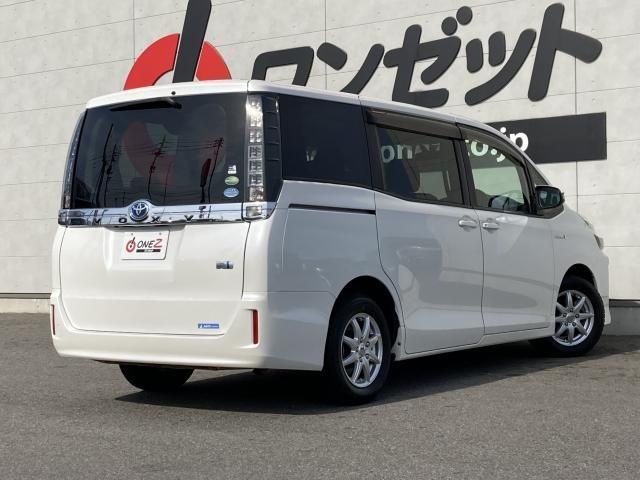 VOXY HYBRID