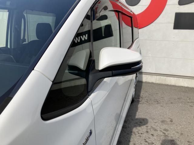 VOXY HYBRID