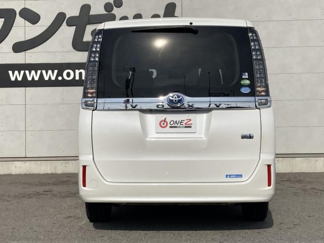 VOXY HYBRID