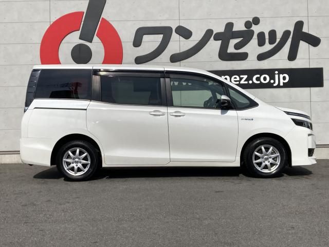VOXY HYBRID