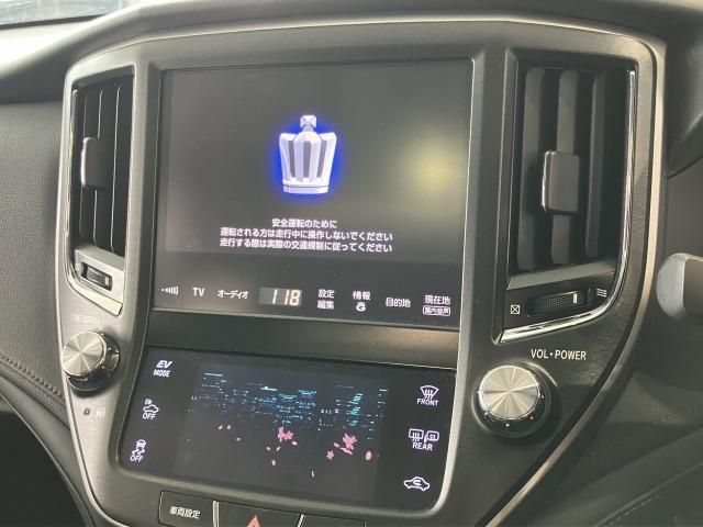 CROWN sedan hybrid