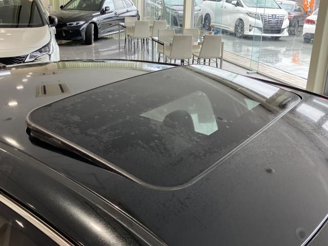 CROWN sedan hybrid