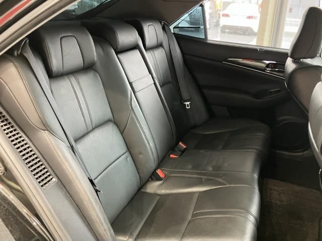 CROWN sedan hybrid