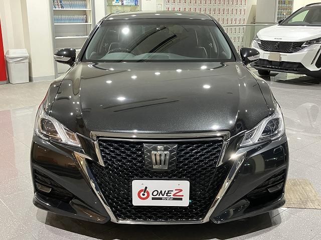 CROWN sedan hybrid
