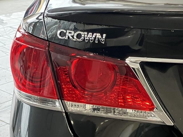 CROWN sedan hybrid