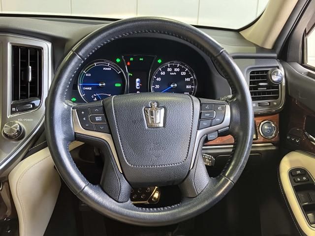 CROWN sedan hybrid