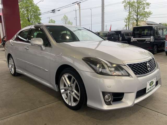 CROWN sedan