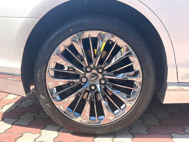LEXUS LS500h 4WD
