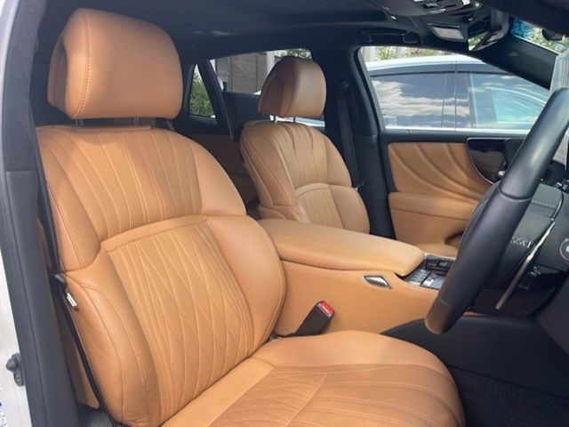 LEXUS LS500h 4WD