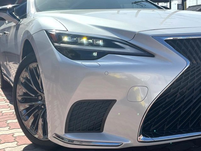 LEXUS LS500h 4WD