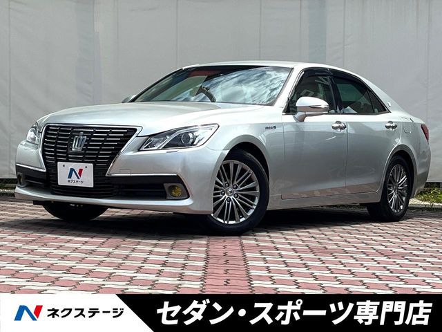 CROWN sedan hybrid