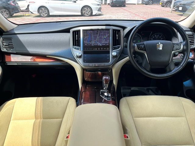CROWN sedan hybrid