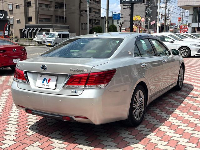 CROWN sedan hybrid