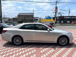 CROWN sedan hybrid