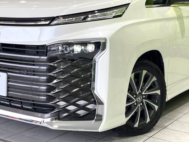VOXY HYBRID