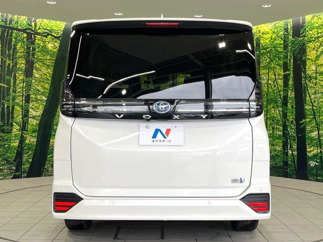 VOXY HYBRID