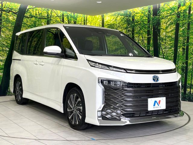 VOXY HYBRID