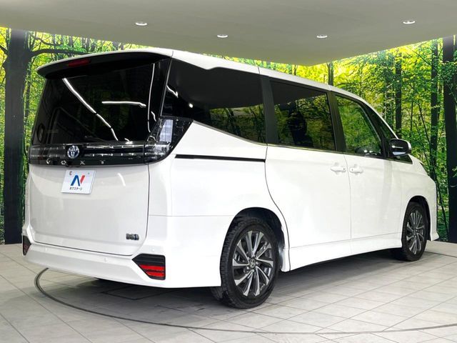 VOXY HYBRID