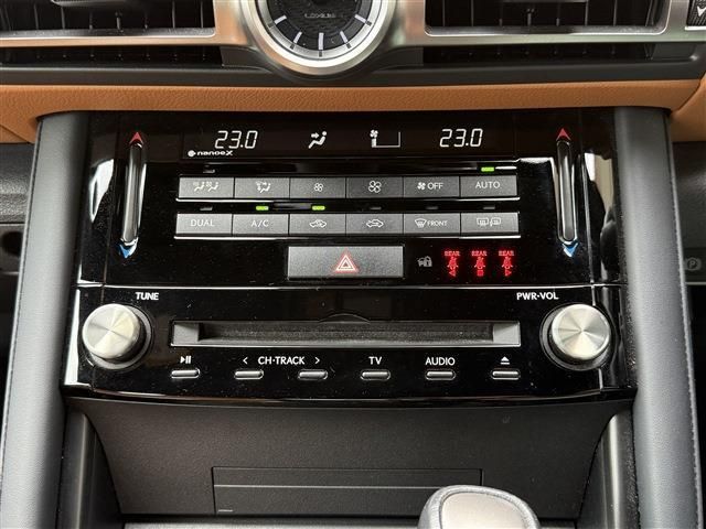 LEXUS IS300h