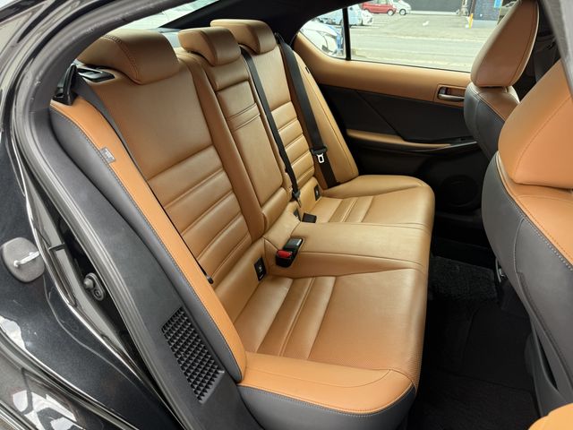 LEXUS IS300h