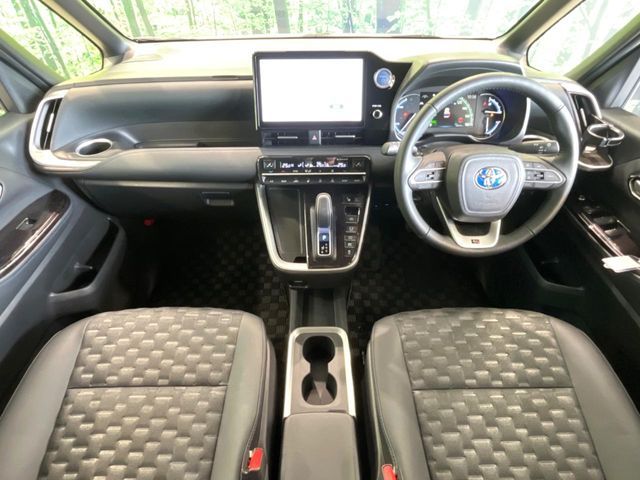 VOXY HYBRID
