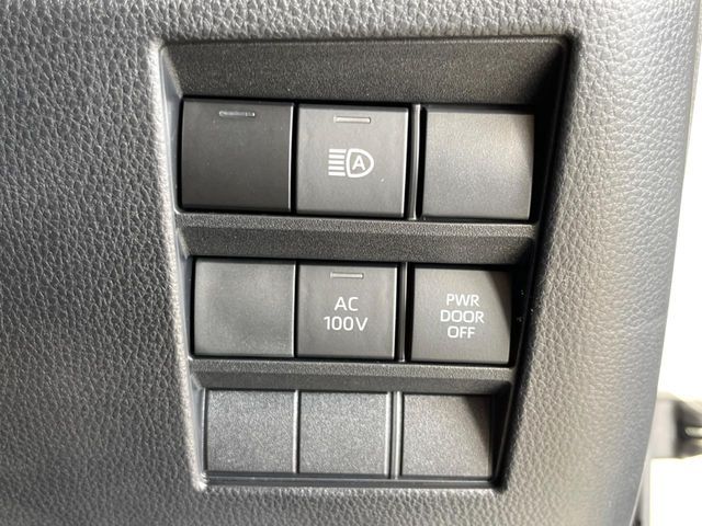 VOXY HYBRID