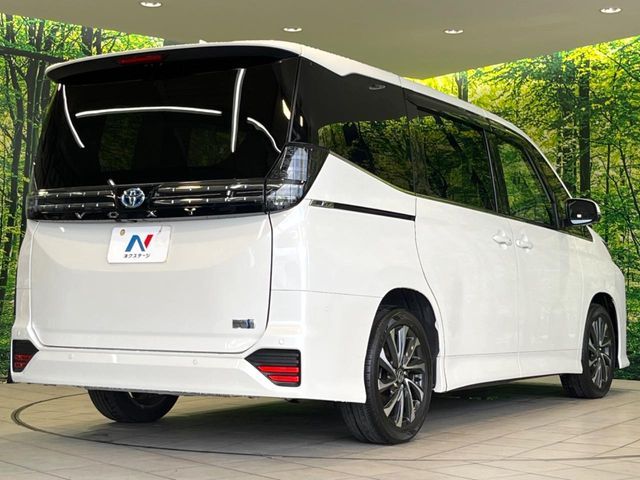 VOXY HYBRID