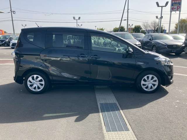 SIENTA HYBRID