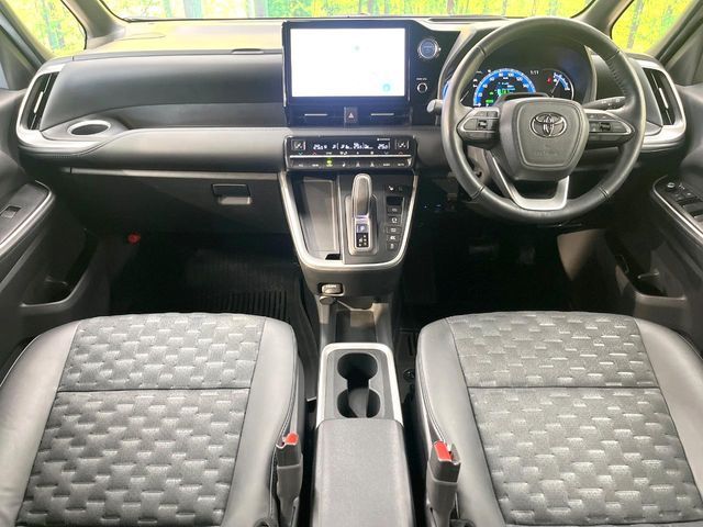 VOXY HYBRID