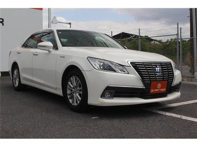 CROWN sedan hybrid