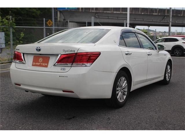 CROWN sedan hybrid