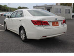 CROWN sedan hybrid