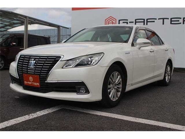 CROWN sedan hybrid