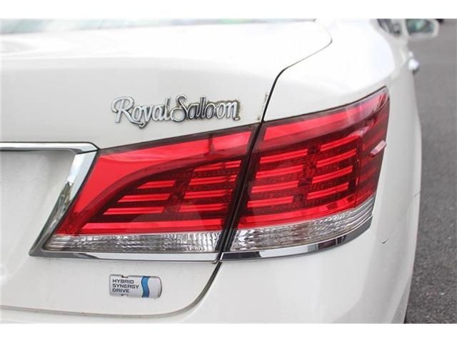 CROWN sedan hybrid