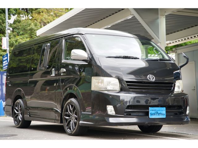 REGIUSACE 2WD van