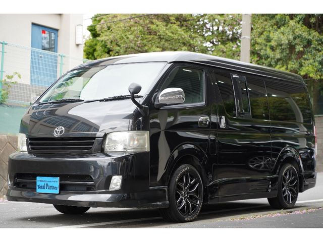 REGIUSACE 2WD van