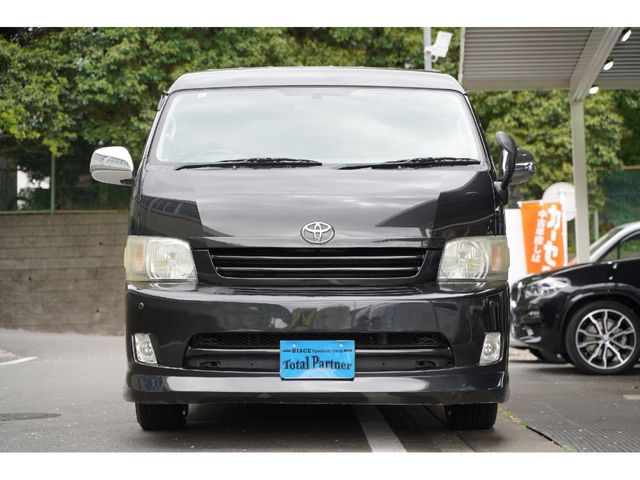 REGIUSACE 2WD van
