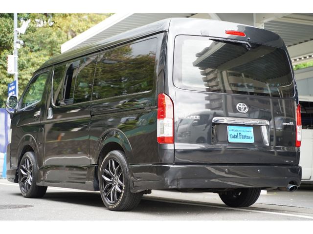 REGIUSACE 2WD van