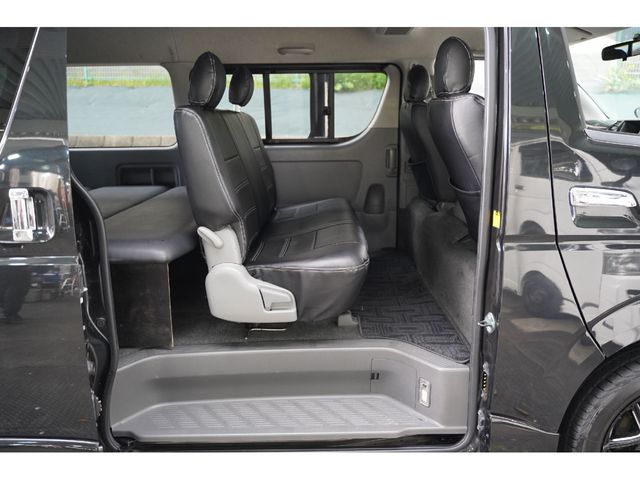 REGIUSACE 2WD van