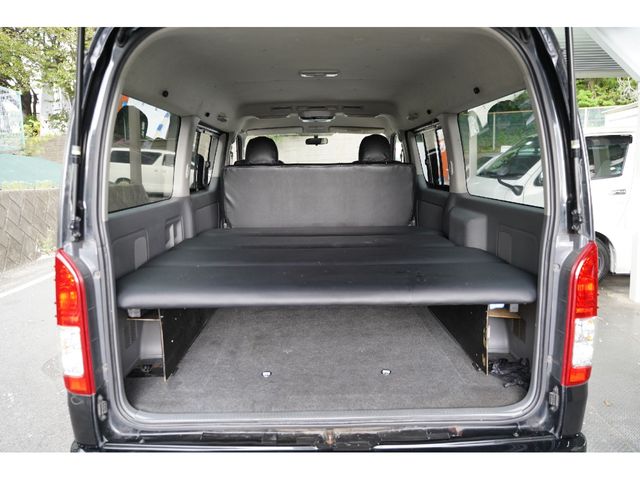 REGIUSACE 2WD van