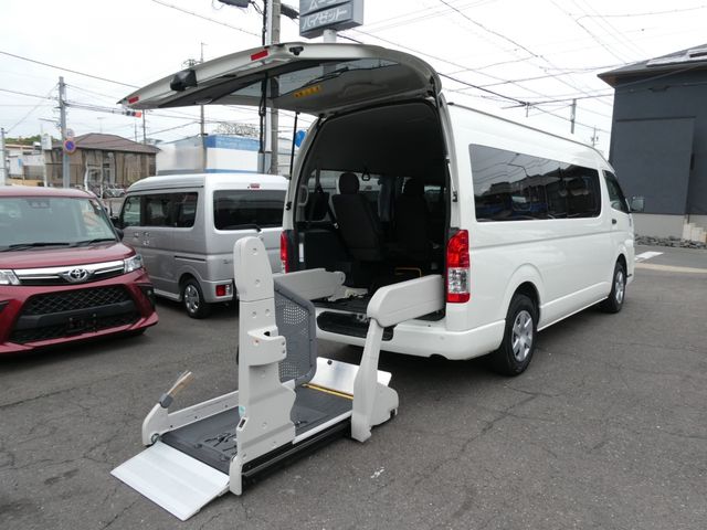 HIACE COMMUTER