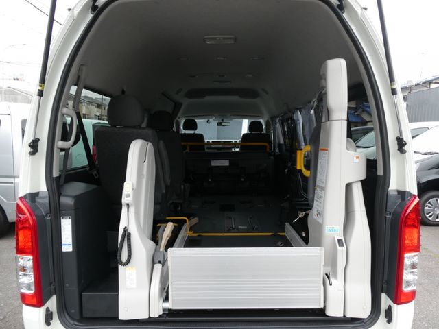 HIACE COMMUTER