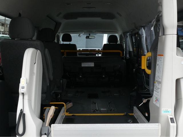 HIACE COMMUTER