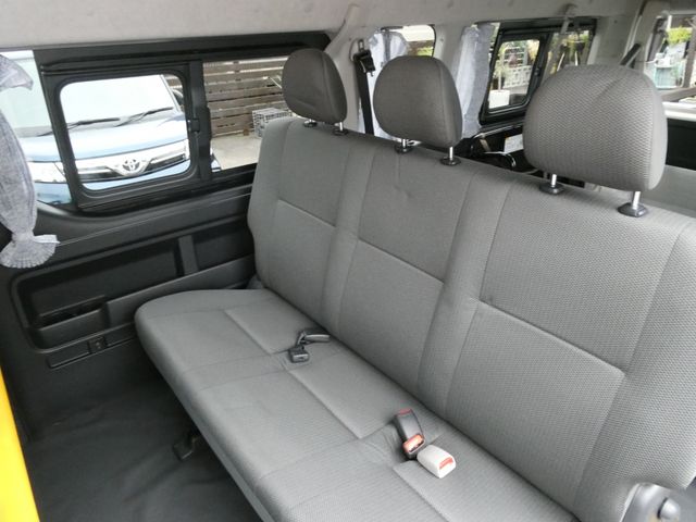 HIACE COMMUTER