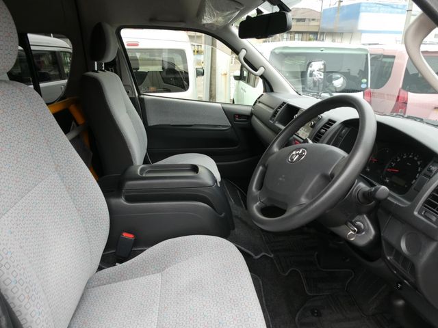 HIACE COMMUTER