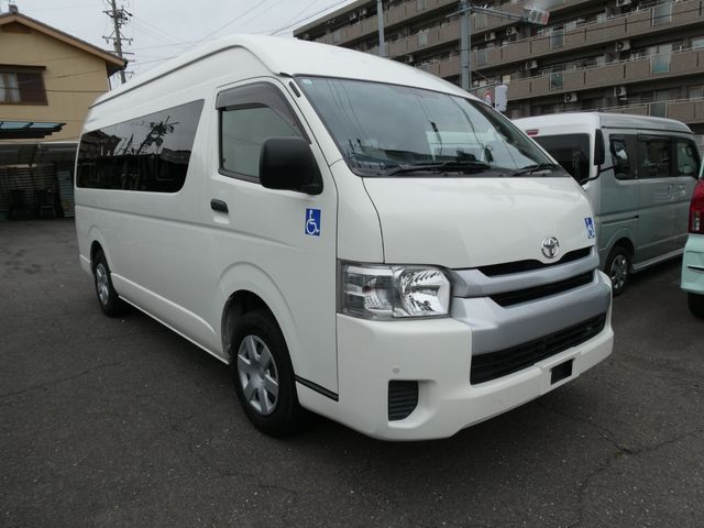 HIACE COMMUTER