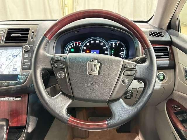 CROWN sedan