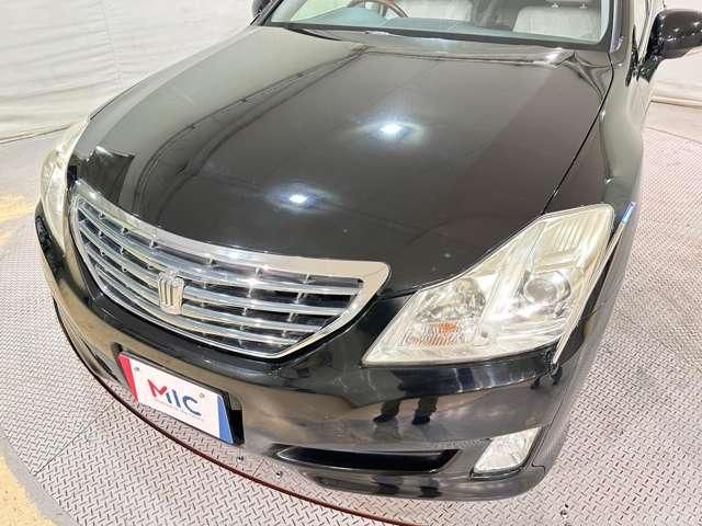 CROWN sedan