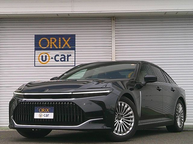 CROWN sedan hybrid